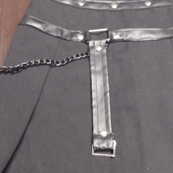 Chic Black Mini Skirt with Chain Accents Goth - Picture 12 of 14